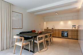 Charming Chic Stay With Garden Views Parking