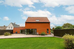 Charming Chic Stay With Garden Views Parking