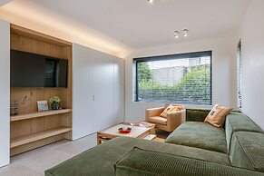 Charming Chic Stay With Garden Views Parking