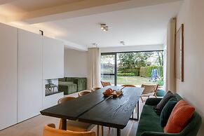 Charming Chic Stay With Garden Views Parking