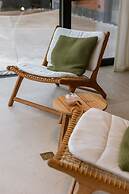 Charming Chic Stay With Garden Views Parking