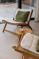 Charming Chic Stay With Garden Views Parking