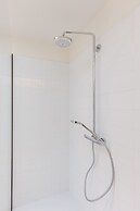 Charming Chic Stay With Garden Views Parking