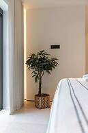 Charming Chic Stay With Garden Views Parking