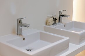 Charming Chic Stay With Garden Views Parking