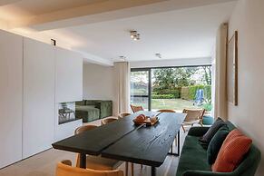 Charming Chic Stay With Garden Views Parking