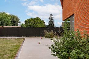 Charming Chic Stay With Garden Views Parking