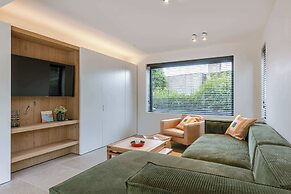Charming Chic Stay With Garden Views Parking