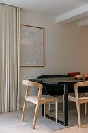 Charming Chic Stay With Garden Views Parking