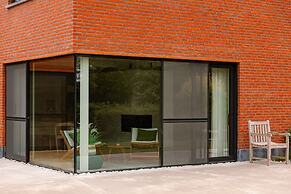 Charming Chic Stay With Garden Views Parking