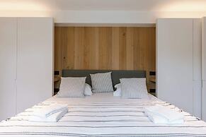 Charming Chic Stay With Garden Views Parking