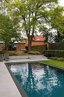 Charming Chic Stay With Garden Views Parking
