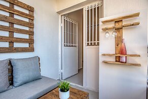 Agrius - Elegant Studio & Balcony in Batroun