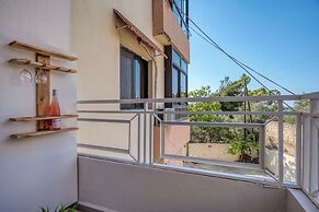 Agrius - Elegant Studio & Balcony in Batroun