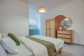 Agrius - Elegant Studio & Balcony in Batroun