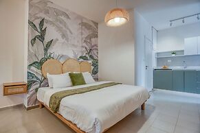 Agrius - Elegant Studio & Balcony in Batroun