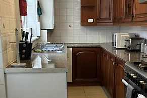 2-bed - Sleeps 6 - Free Parking