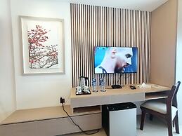 The Peace Palace Luxury Hotel