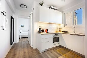 Cozy 2BR Near Metro Acropolis View