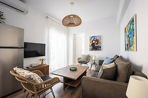 Cozy 2BR Near Metro Acropolis View