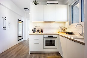 Cozy 2BR Near Metro Acropolis View