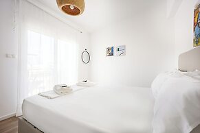 Cozy 2BR Near Metro Acropolis View
