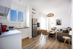 Cozy 2BR Near Metro Acropolis View
