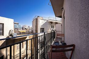 Cozy 2BR Near Metro Acropolis View
