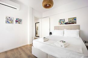 Cozy 2BR Near Metro Acropolis View