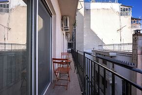 Cozy 2BR Near Metro Acropolis View