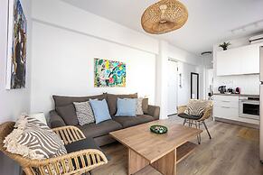 Cozy 2BR Near Metro Acropolis View