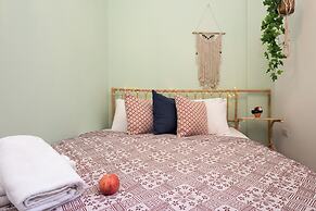 Boho-Chic Cozy 2BR - Apt & Balcony in Mar Mikhael