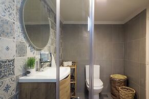 Boho-Chic Cozy 2BR - Apt & Balcony in Mar Mikhael