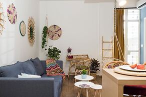 Boho-Chic Cozy 2BR - Apt & Balcony in Mar Mikhael