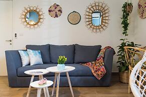 Boho-Chic Cozy 2BR - Apt & Balcony in Mar Mikhael