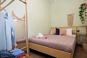 Boho-Chic Cozy 2BR - Apt & Balcony in Mar Mikhael