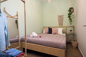 Boho-Chic Cozy 2BR - Apt & Balcony in Mar Mikhael