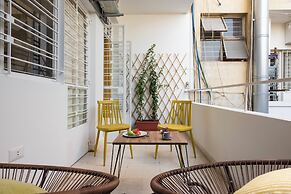 Boho-Chic Cozy 2BR - Apt & Balcony in Mar Mikhael