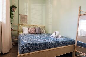Boho-Chic Cozy 2BR - Apt & Balcony in Mar Mikhael