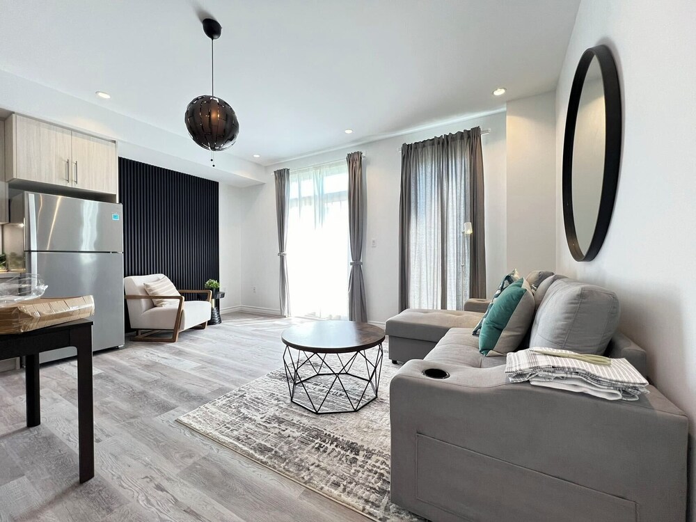 Bentley Commons Fallsview Towns