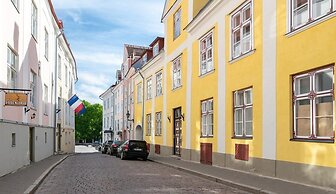 Toompea Castle 2 BR Old Town Apartment