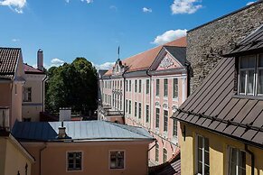 Toompea Castle 2 BR Old Town Apartment