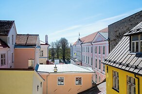 Toompea Castle 2 BR Old Town Apartment