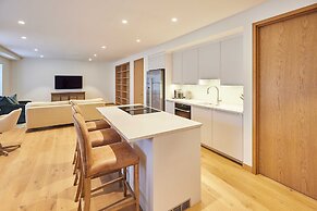 Host Stay Thames Apartment