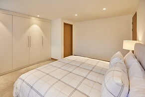 Host Stay Thames Apartment