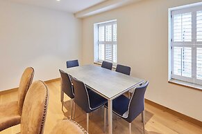 Host Stay Thames Apartment