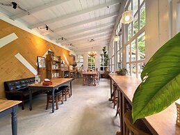 Full Blossoms Garden House