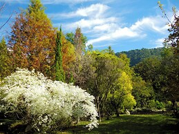 Full Blossoms Garden House