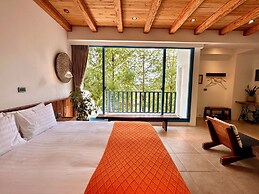 Full Blossoms Garden House