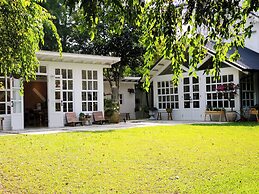 Full Blossoms Garden House